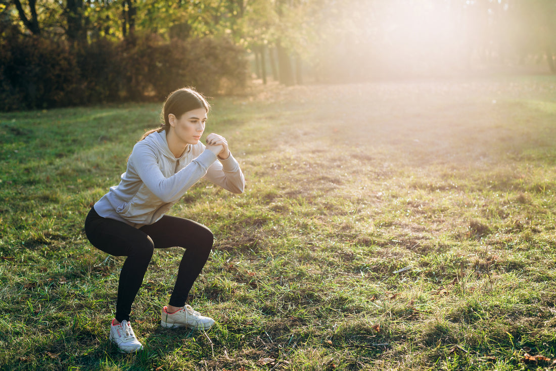 Squatten zonder gewichten: tips en oefeningen voor sterke benen en billen Bizon Fit